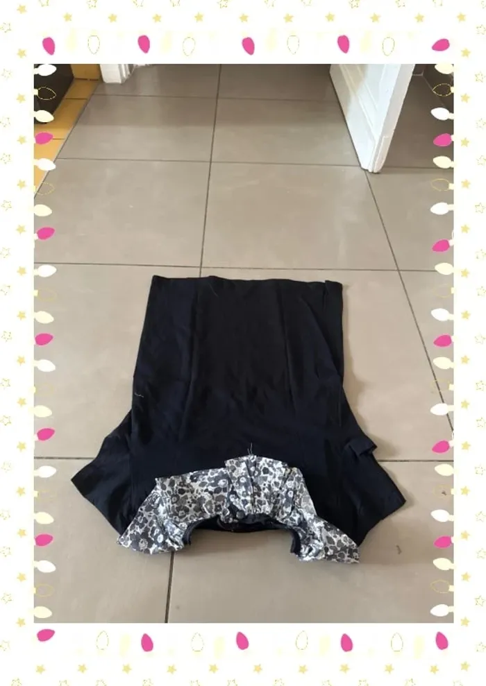 🖤 T-shirt noir 12 ans – Col fleuri noir & blanc cousu main, look chic garanti ! 🖤 - photo numéro 4