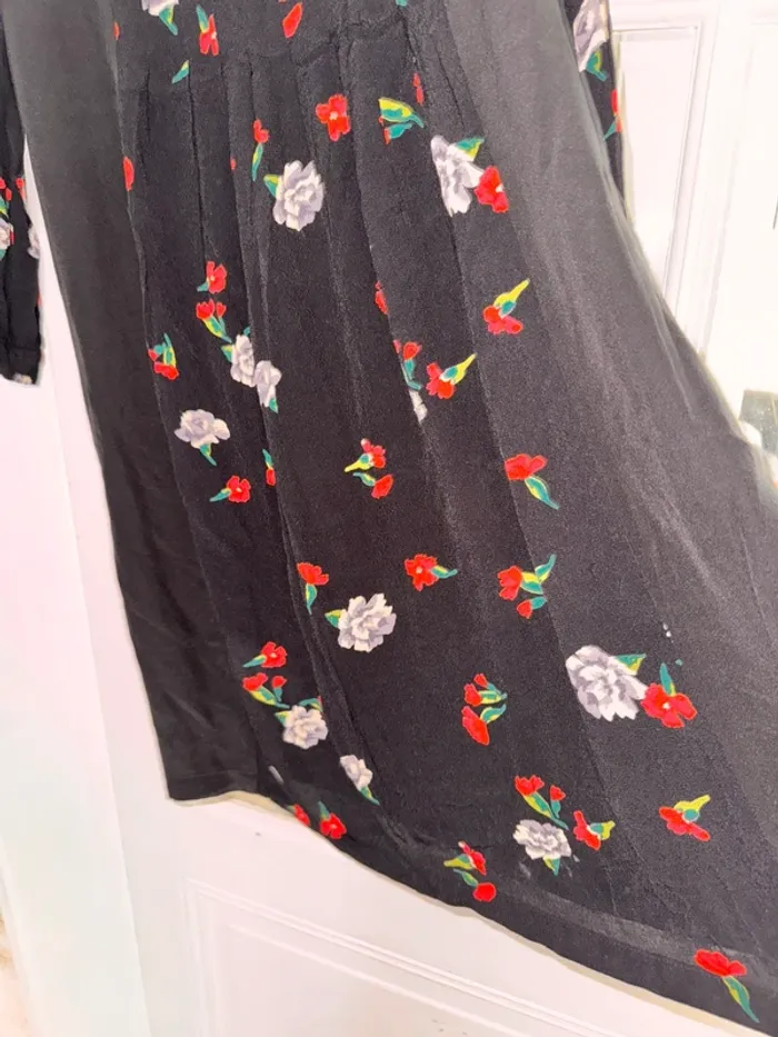 Robe Pablo  Taille 38 Avec empiècement en soie  Valeur 230 euros - photo numéro 3