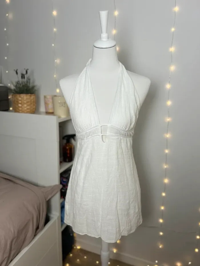 Mini robe blanche été dos nu Bershka taille M style romantique