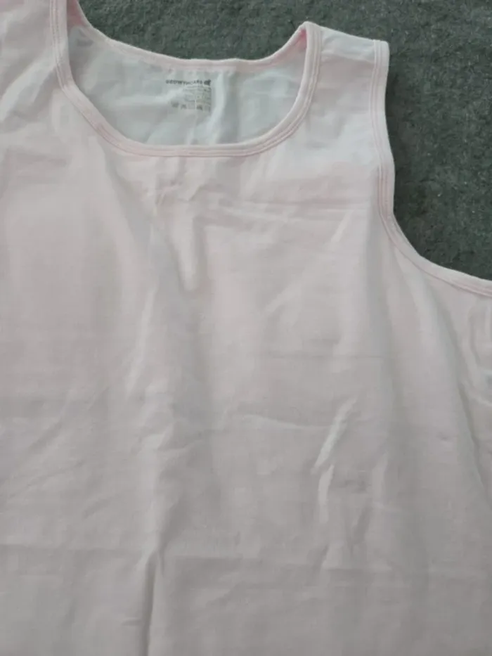 Débardeur taille S poitrine coquer - photo numéro 3
