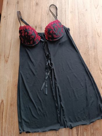Nuisette noire et rouge