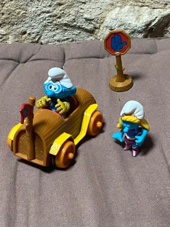 Voiture schtroumpf + 2 figurines