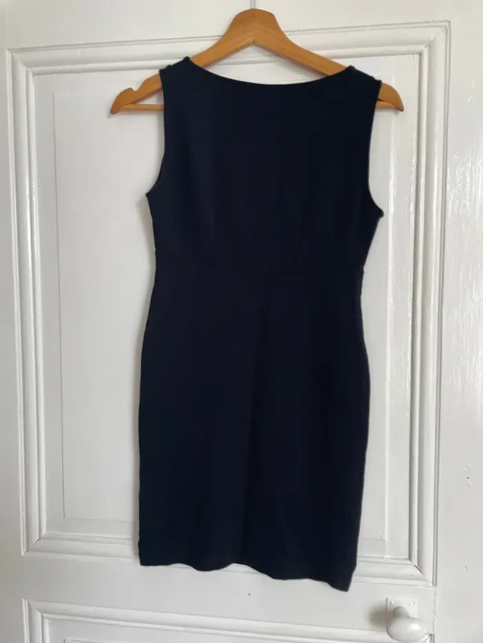 Jolie petite robe noire taille M - photo numéro 4