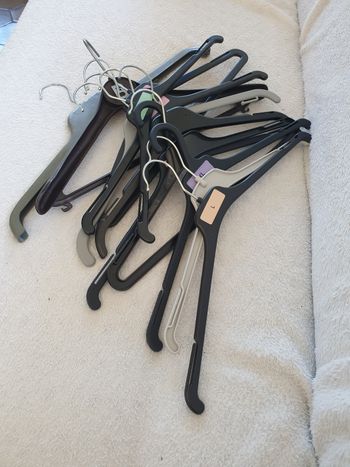 Lot de 12 cintres adultes