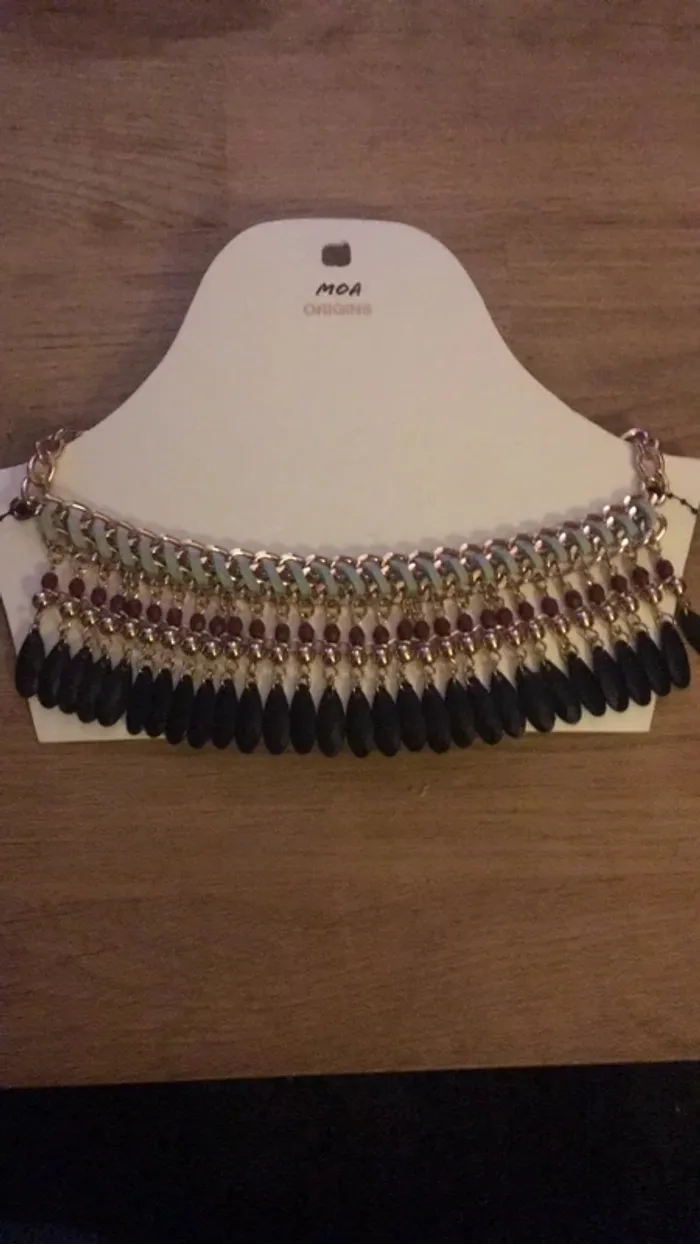 Collier neuf jamais porté