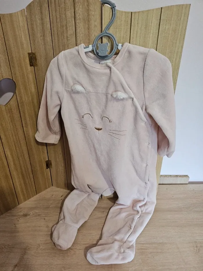 Lot 3 pyjamas + 2 cadeaux 18 mois - photo numéro 3