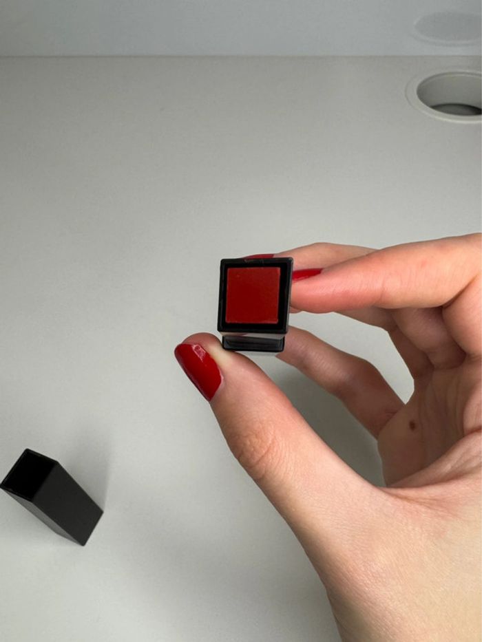 Rouge à lèvres Yves Saint Laurent The Slim Velvet Radical - photo numéro 3