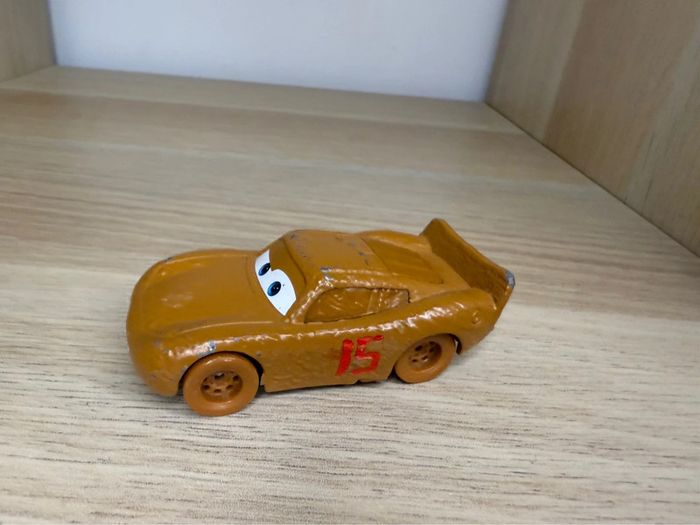 Voiture cars flash mc queen boue Disney pixar - photo numéro 3