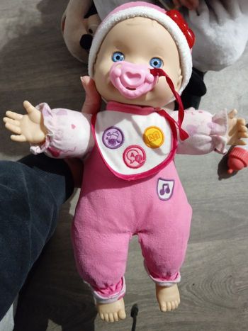 Bébé qui parle et émet des melodies