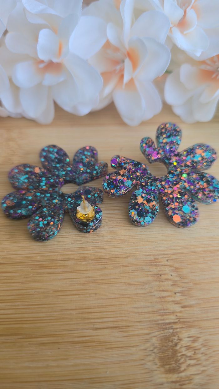 Pampilles grandes fleurs ouvertes en résine - photo numéro 3