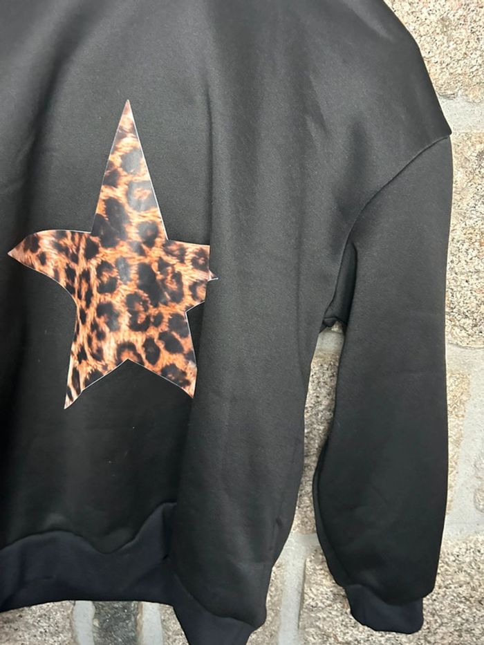 Sweat à capuche noir avec étoile léopard neuf - photo numéro 3