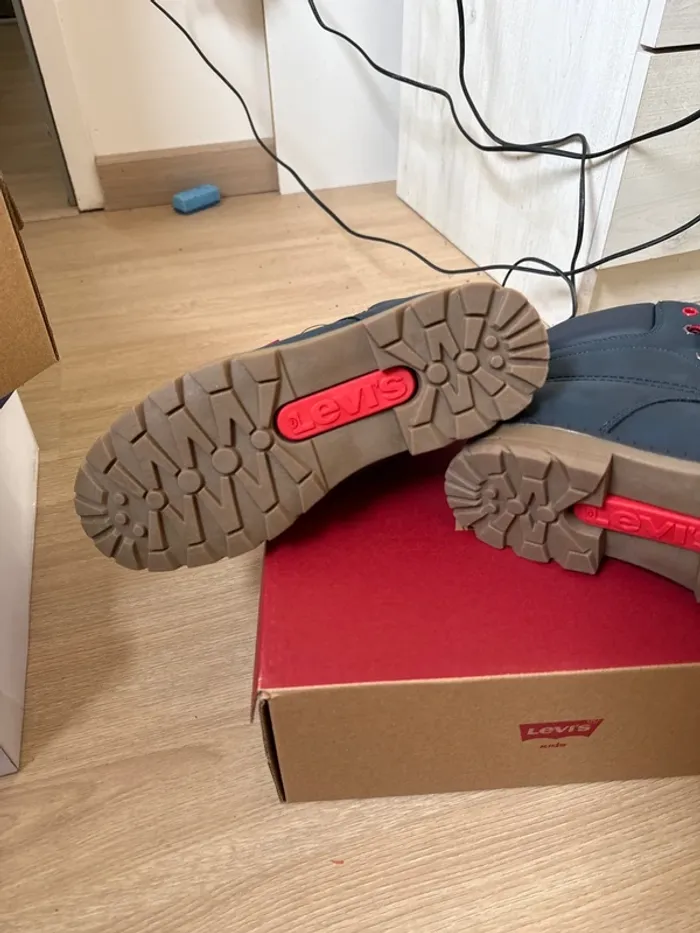 Magnifiques paires de bottines Levi’s neuves avec étiquette pointure 38 - photo numéro 10