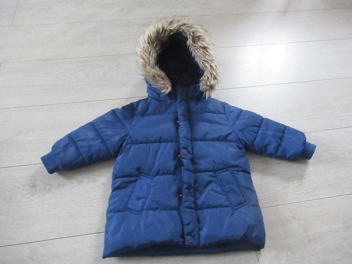 Manteau doudoune à capuche bleu marine taille 18 mois DPAM