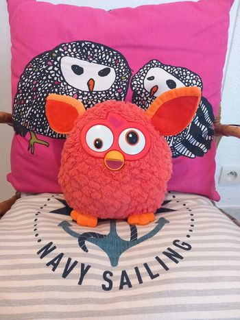 Peluche Furby rouge orange 22cm