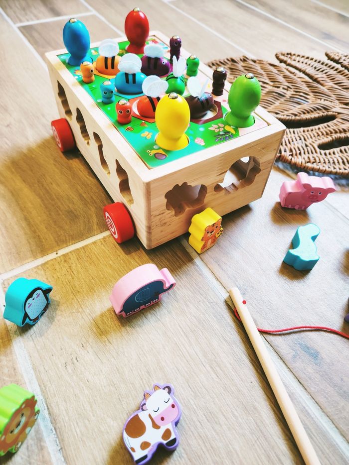 🐝Camion d'éveil multi activités 3 en 1 boîte à formes abeilles et pêche à la ligne en bois - photo numéro 3