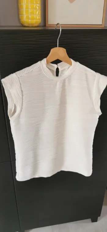 Haut blanc motif vagues