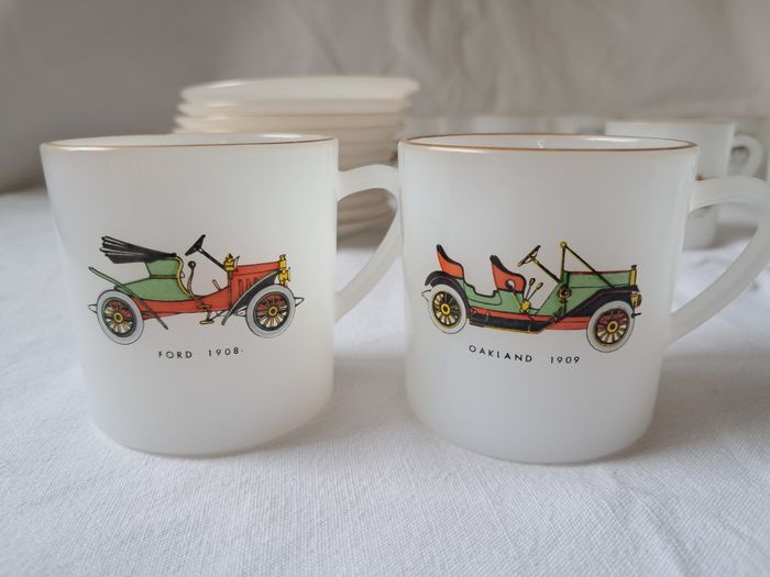 Lot de 11 tasses + 11 sous tasses Arcopal liseré or France Vieux tacots vieilles voitures vintage an - photo numéro 3