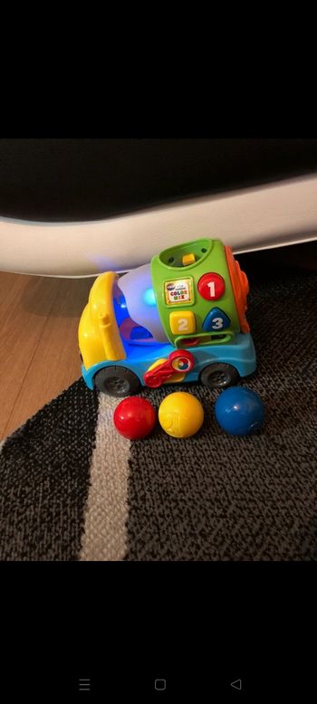 Camion musicale avec balles neuf sans étiquette