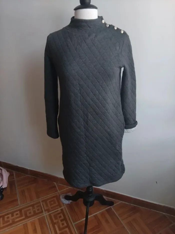 Robe molletonné Petit bateau ornée de 4 boutons métal argenté de  txs - photo numéro 2