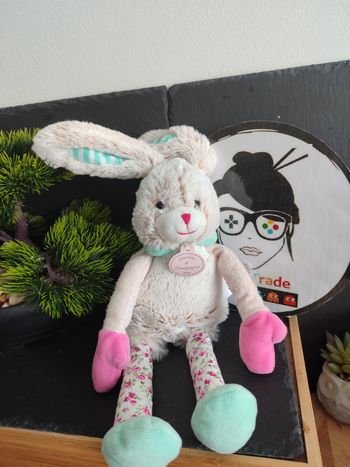doudou et compagnie peluche lapin choupidoux dc2763 fleur rose vert beige crème