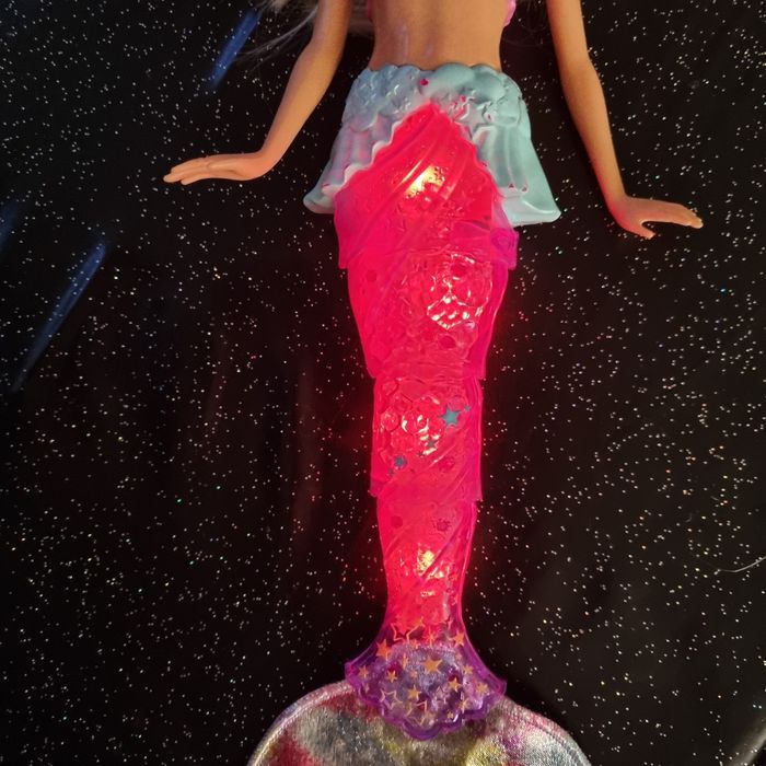poupée BARBIE sirène  (la queue s allume) - photo numéro 6