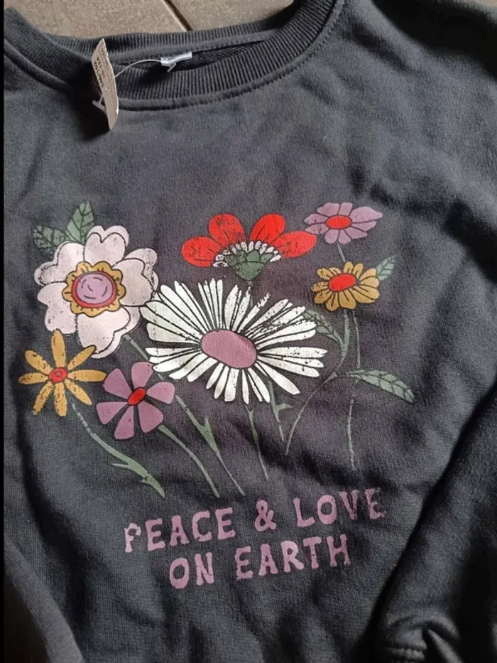 Sweat gris  fleurs - photo numéro 2