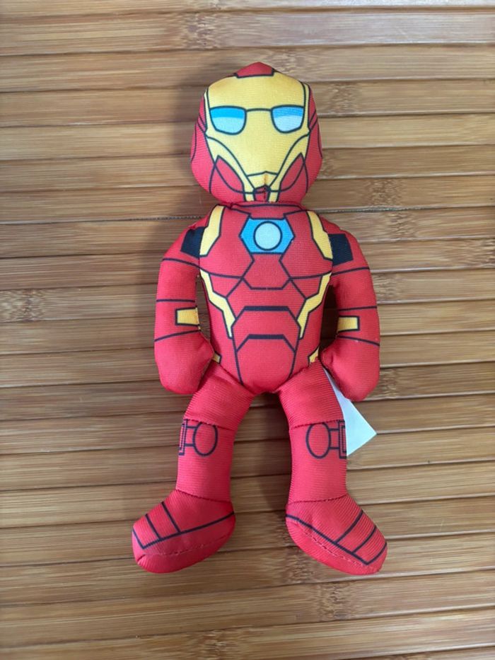 Peluche iron man rouge jaune sonore Marvel 22 cm neuf