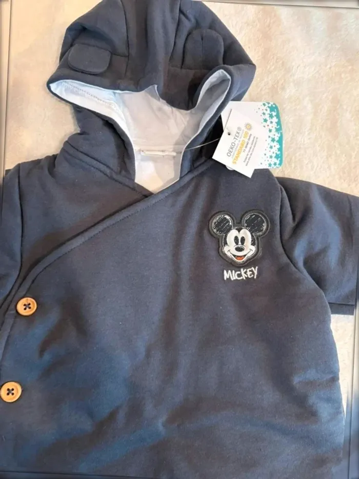 Veste bébé Disney Mickey à capuche – 9 mois (71 cm) Neuve avec étiquette - photo numéro 2