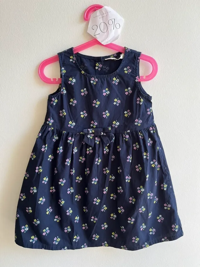 Robe à bretelles à fleurs avec petits noeuds