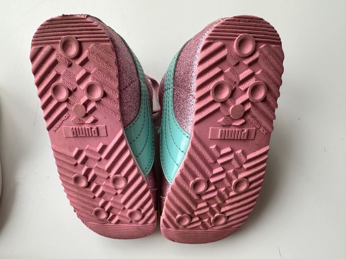 Lot de chaussures taille 19 à 22 - Puma, Minnie et autre - photo numéro 4