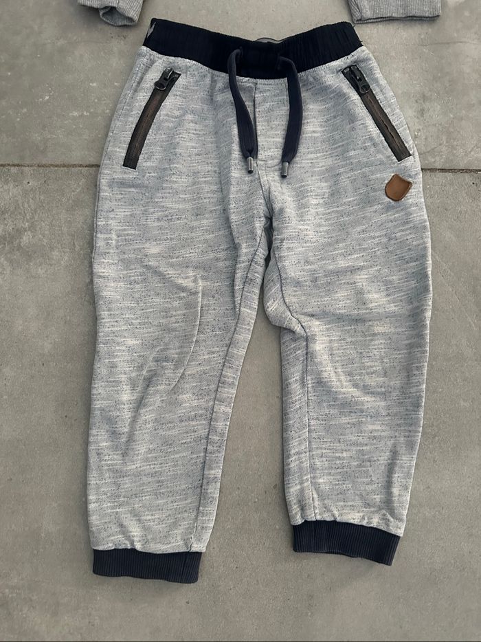 Lot de 2 Jogging taille 3 ans Très bon état Timberland et orchestra - photo numéro 2