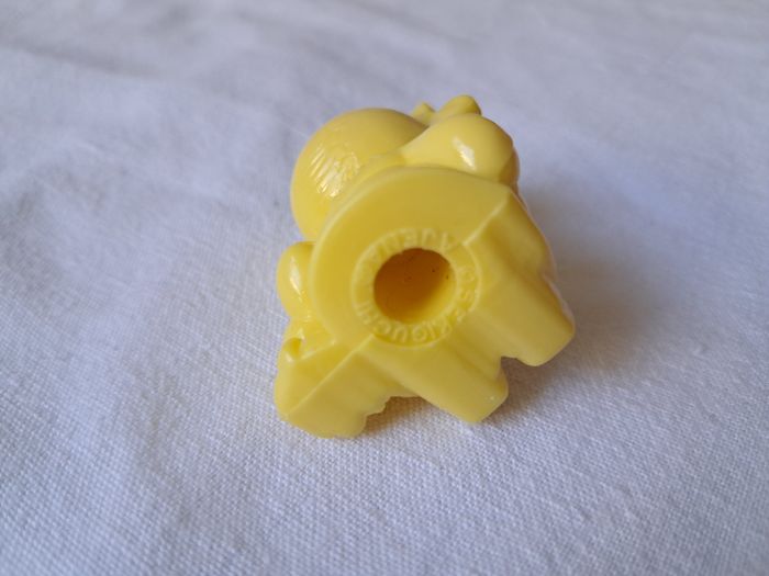 Figurine kiki fille jaune lessive Bonux H 4 cm embout de crayon ancien vintage - photo numéro 4