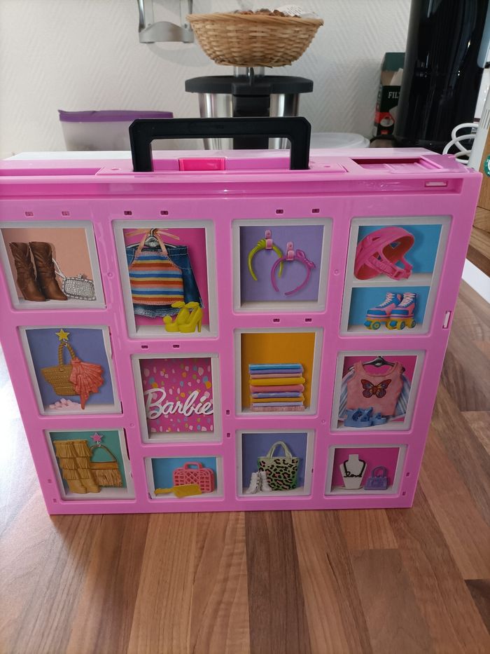 Dressing XL Barbie avec accessoires - photo numéro 8