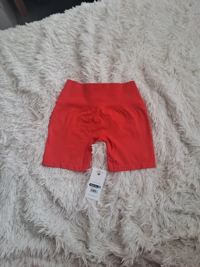 Short Women’s Best Define 2.0 XS – Lava Red 🔥 Neuf avec étiquette