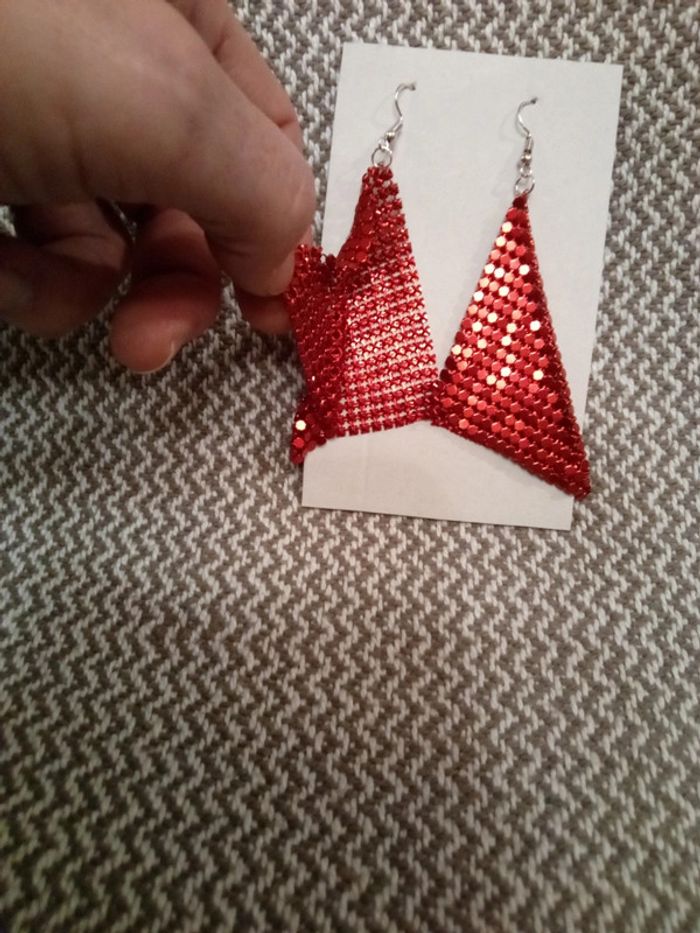 Boucles d'oreilles résilles rouges - photo numéro 4