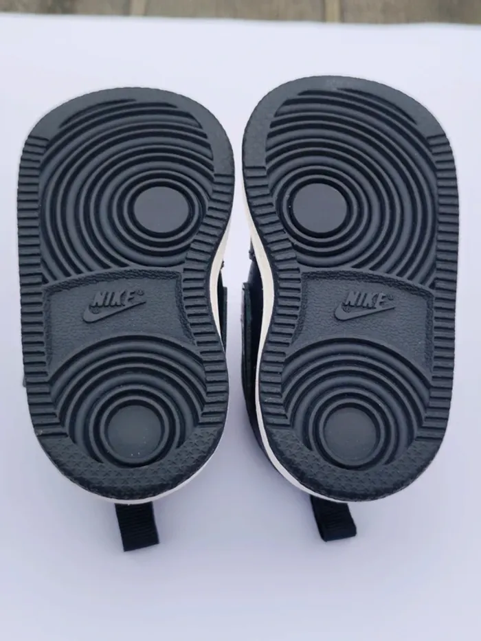 Basket Nike neuf T: 18,5 (9cm) - photo numéro 5