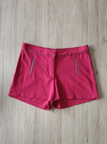 Short bordeaux, liseré similicuir, taille 36, Naf Naf