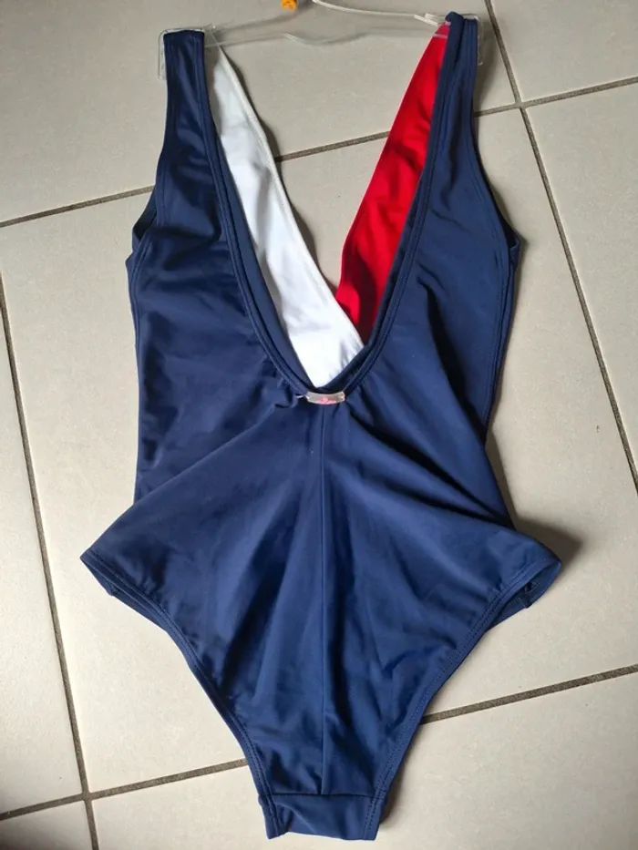 Maillot de bain une pièce femme Taille 40 neuf - photo numéro 2
