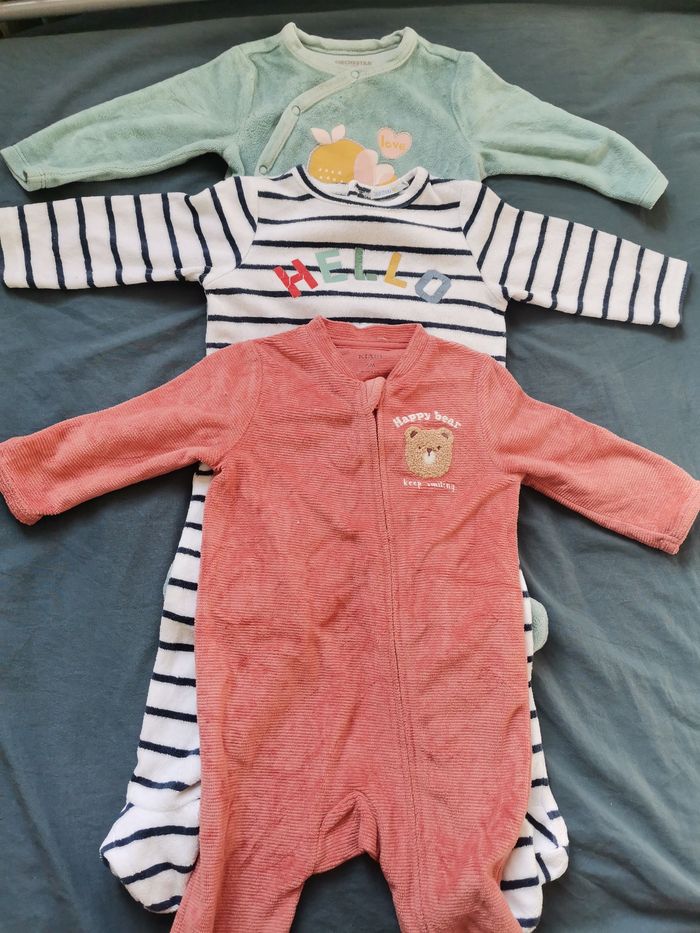 Vêtements bébé de 6 à 9 mois