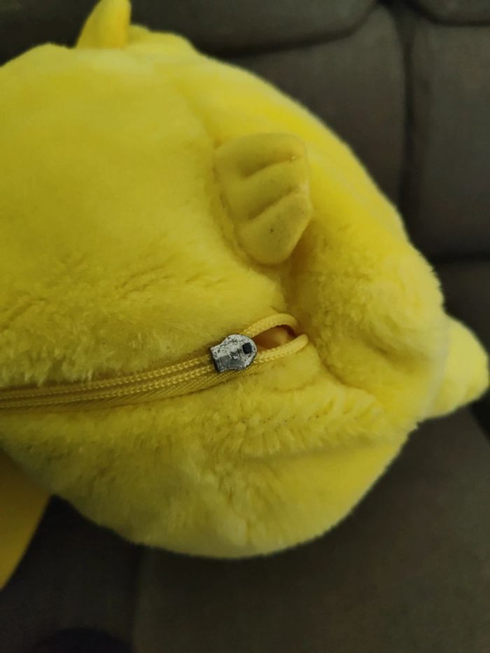 Peluche pokémon Pikachu avec rangement caché - photo numéro 3