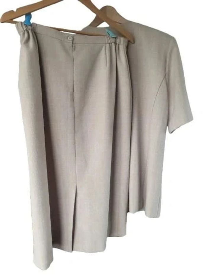 Tailleur Janine Pauporte taille 3 beige - photo numéro 2