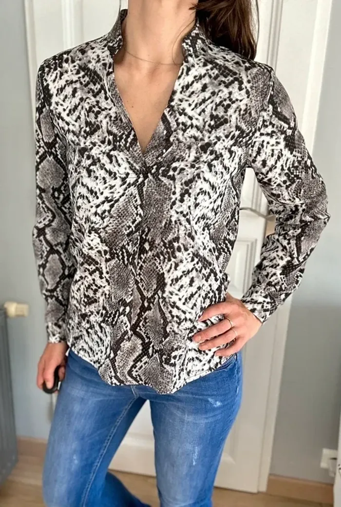 Blouse imprimé python / écaille – Tendance et chic S / 36 / 1·Très bon état - photo numéro 5