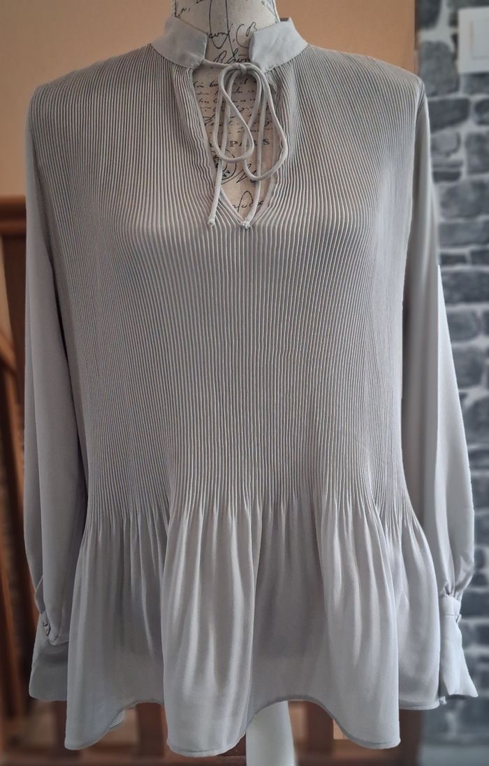 Longue blouse fluide plissée vert sauge - photo numéro 1