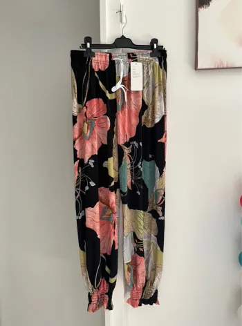 Pantalon léger chevilles serrés noir/multicolore T38/40 neuf avec étiquette