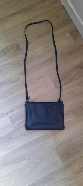 Sac à main bandoulière en cuire noir 