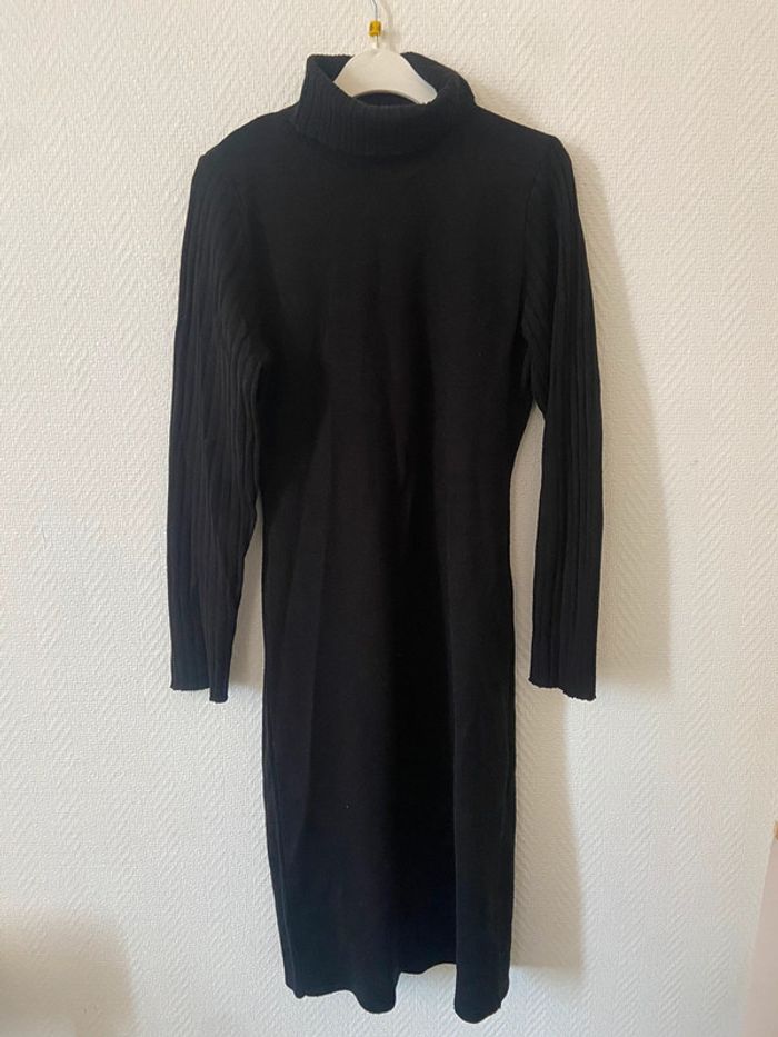 Robe noire col roulé