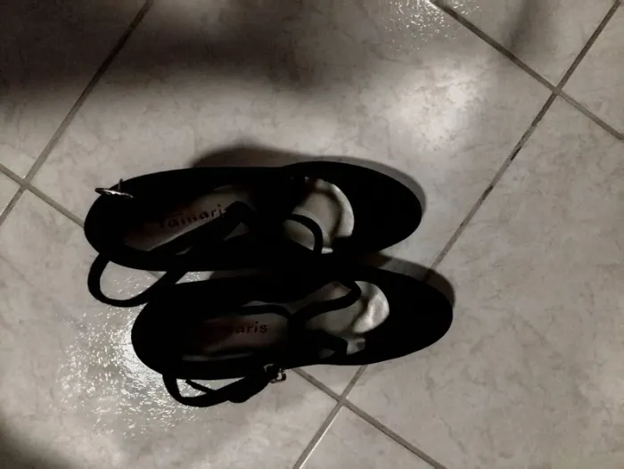 Mooie zwarte fluwelen pumps van Tamaris! - photo numéro 3