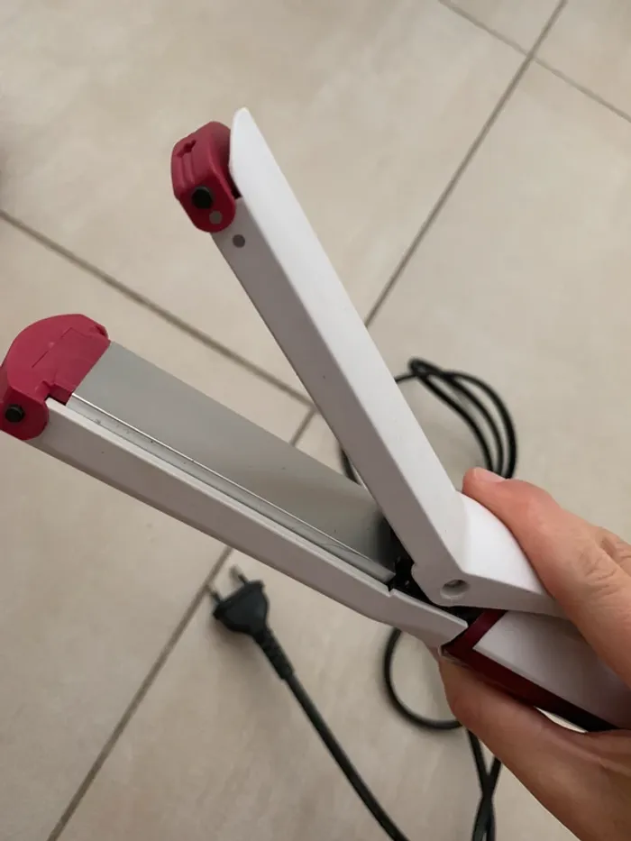Lisseur à cheveux babyliss rose violine et blanc plaques céramique - photo numéro 4
