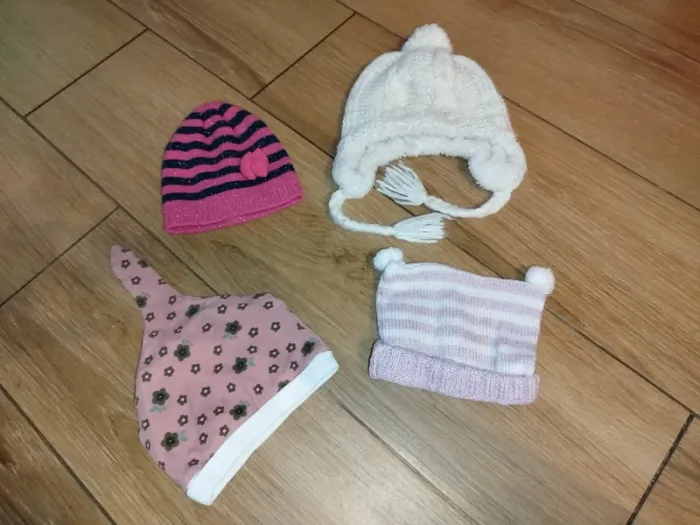 Lot de 4 bonnets bébé fille
