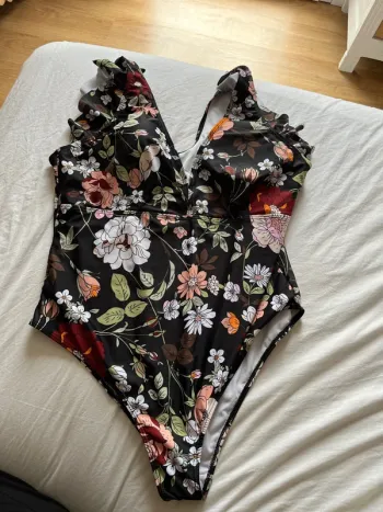 Très joli maillot de bain fleuri